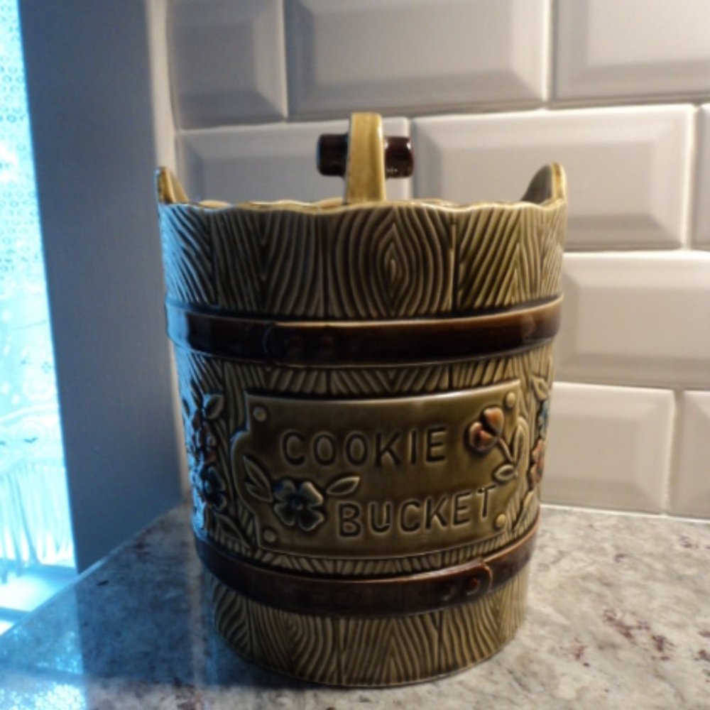 vintage "Cookie Bucket" jar~ Japan~